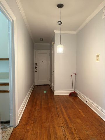 5005 43rd Avenue 5H, Woodside, NY 11377