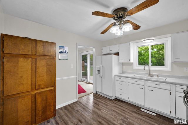 7701 W PLANK Road, Peoria, IL 61604