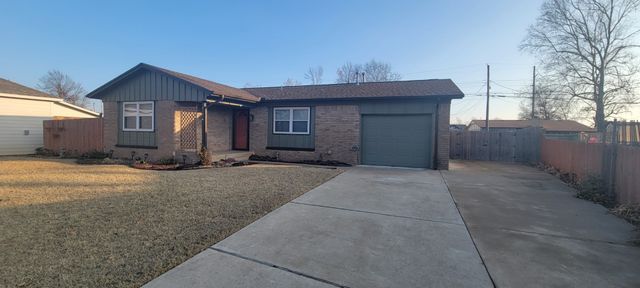 404 Antigua Court, Sand Springs, OK 74063