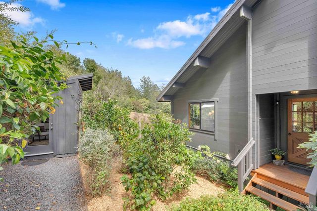 3020 Burnside Rd, Sebastopol, CA 95472