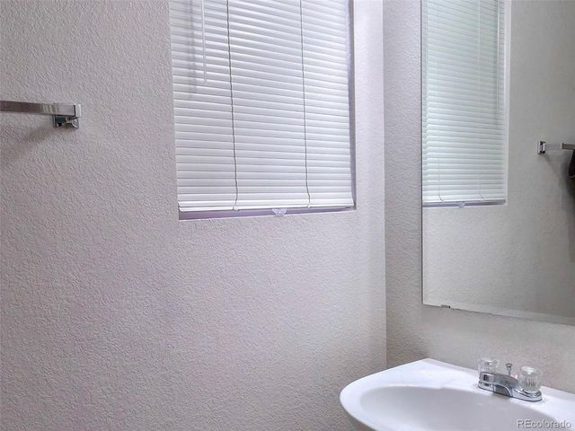 5560 Lewiston St, Denver, CO 80239