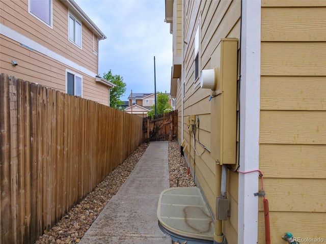 5560 Lewiston St, Denver, CO 80239