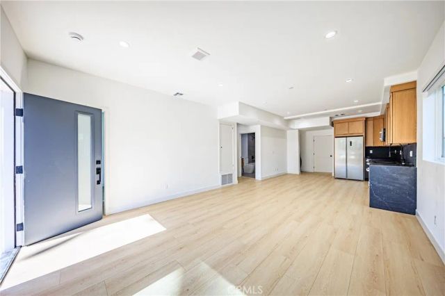 1021 Citrus Avenue 3, Los Angeles, CA 90019