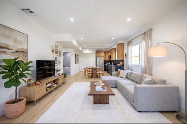 1021 Citrus Avenue 3, Los Angeles, CA 90019