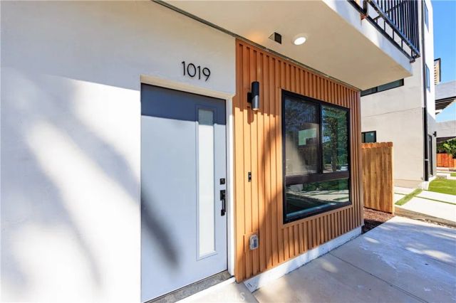 1021 Citrus Avenue 3, Los Angeles, CA 90019