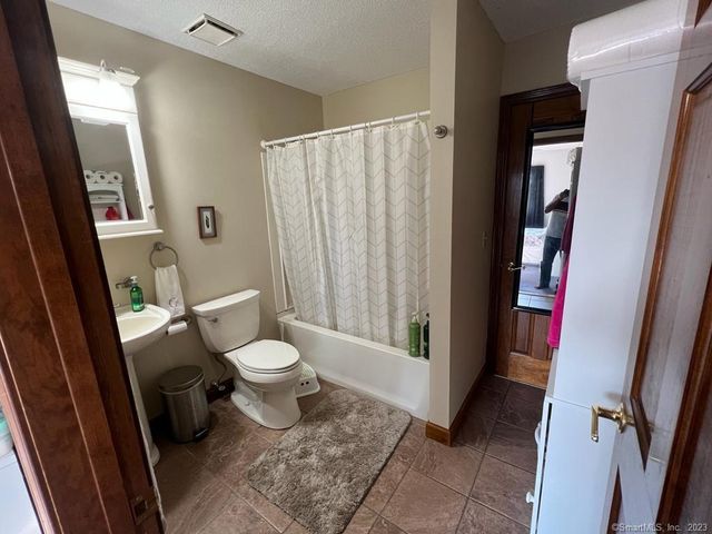 1302 Summer Hill Drive 1302, South Windsor, CT 06074