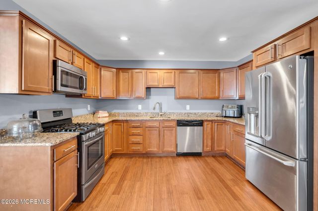 18 Mizzen Drive, Barnegat, NJ 08005