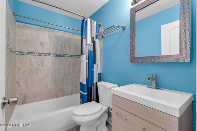 18 Mizzen Drive, Barnegat, NJ 08005