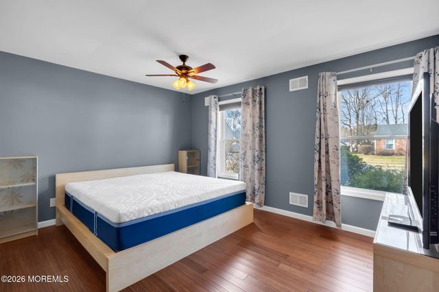 18 Mizzen Drive, Barnegat, NJ 08005