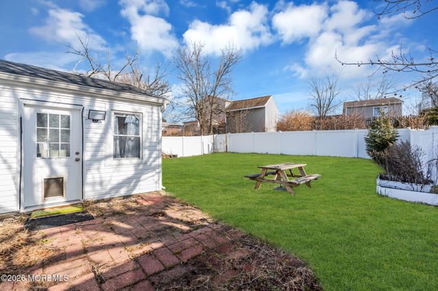 18 Mizzen Drive, Barnegat, NJ 08005