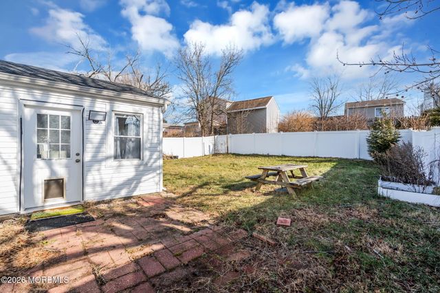 18 Mizzen Drive, Barnegat, NJ 08005