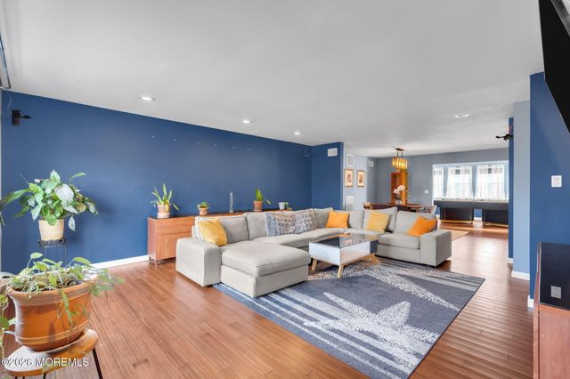 18 Mizzen Drive, Barnegat, NJ 08005