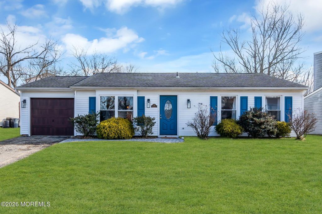 18 Mizzen Drive, Barnegat, NJ 08005
