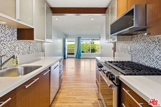 853 12th Street B, Santa Monica, CA 90403