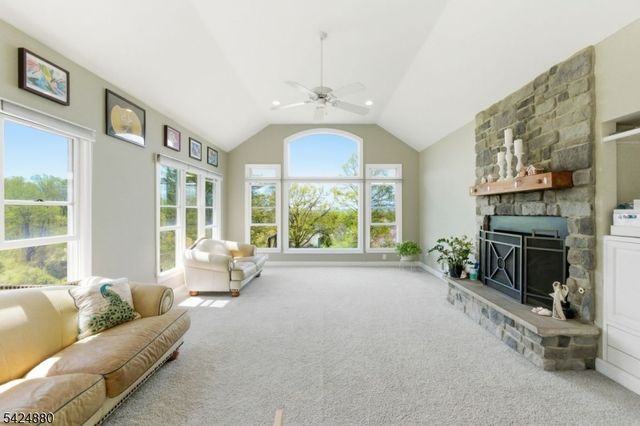 19 Allerton Rd, Clinton Twp., NJ 08833