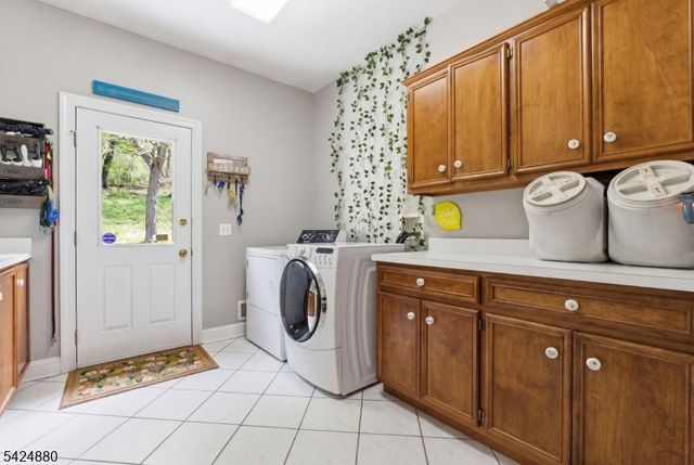 19 Allerton Rd, Clinton Twp., NJ 08833