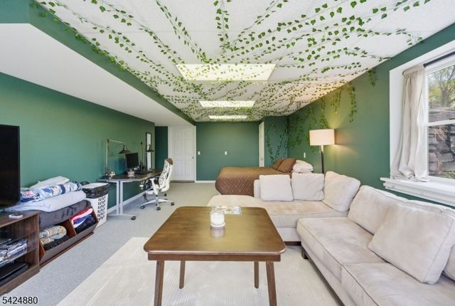 19 Allerton Rd, Clinton Twp., NJ 08833