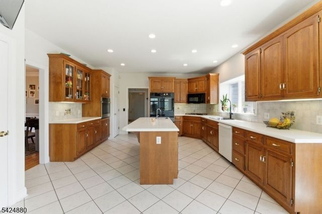 19 Allerton Rd, Clinton Twp., NJ 08833