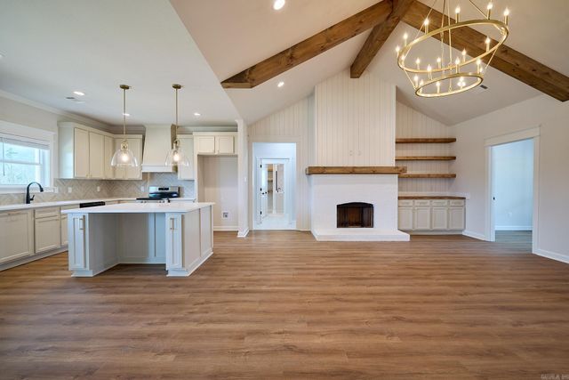 10557 W Miller Sardis Road, Bauxite, AR 72011