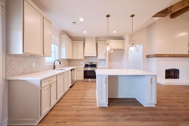 10557 W Miller Sardis Road, Bauxite, AR 72011