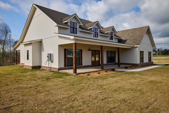 10557 W Miller Sardis Road, Bauxite, AR 72011