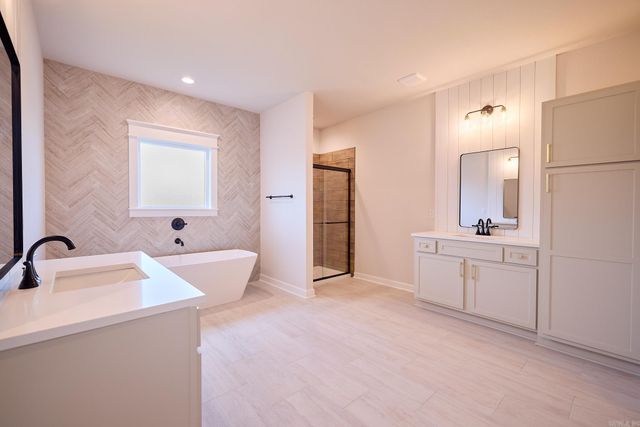 10557 W Miller Sardis Road, Bauxite, AR 72011