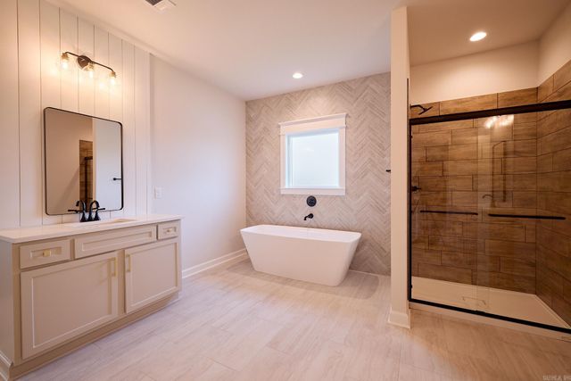 10557 W Miller Sardis Road, Bauxite, AR 72011