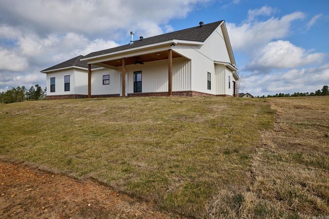 10557 W Miller Sardis Road, Bauxite, AR 72011