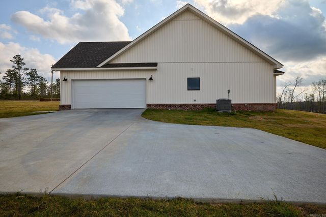 10557 W Miller Sardis Road, Bauxite, AR 72011