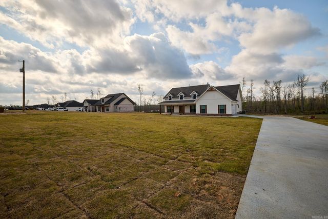 10557 W Miller Sardis Road, Bauxite, AR 72011