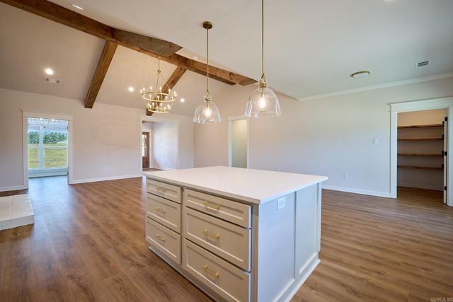 10557 W Miller Sardis Road, Bauxite, AR 72011