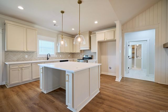 10557 W Miller Sardis Road, Bauxite, AR 72011