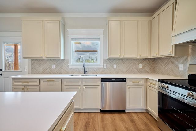 10557 W Miller Sardis Road, Bauxite, AR 72011