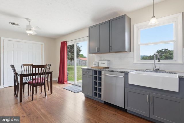 102 WISHBONE CIR, Hedgesville, WV 25427