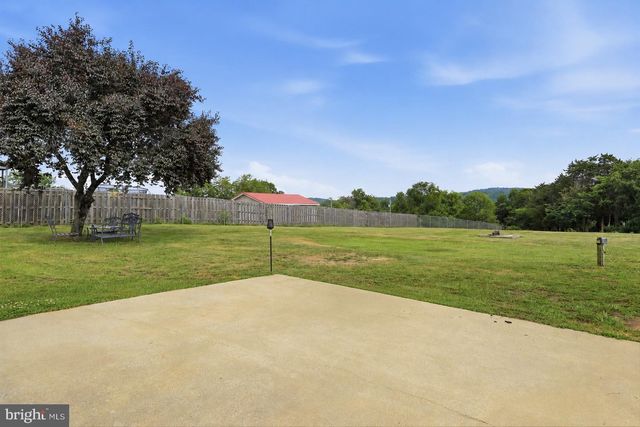 102 WISHBONE CIR, Hedgesville, WV 25427