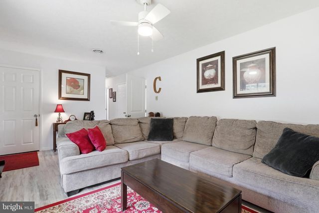 102 WISHBONE CIR, Hedgesville, WV 25427