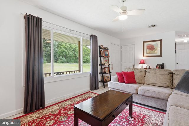 102 WISHBONE CIR, Hedgesville, WV 25427