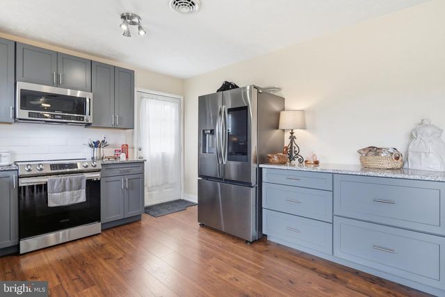 102 WISHBONE CIR, Hedgesville, WV 25427