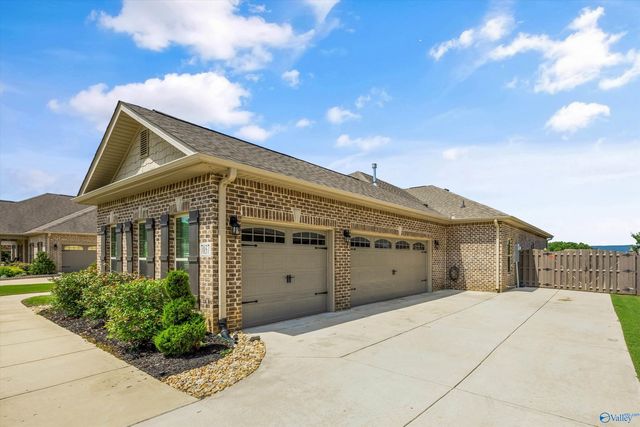 7037 Regency Lane, Gurley, AL 35748