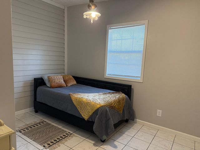 385 PINHOOK DR, Savannah, TN 38372