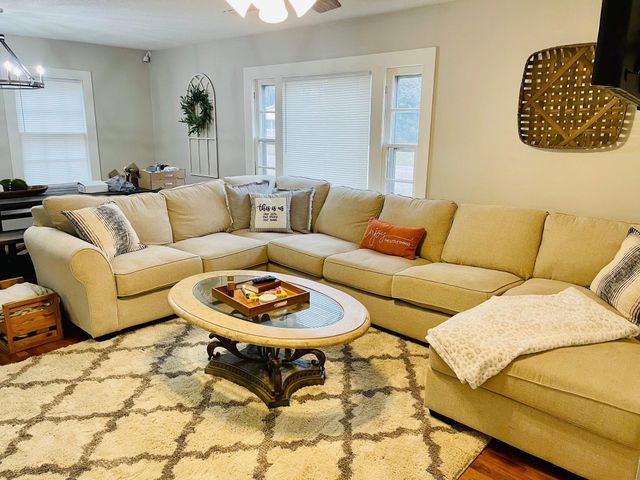 385 PINHOOK DR, Savannah, TN 38372