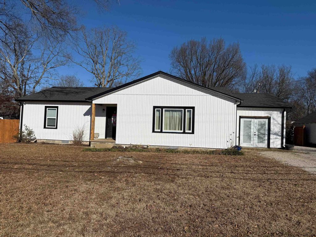 385 PINHOOK DR, Savannah, TN 38372