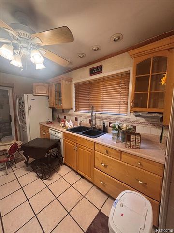 2036 COLLINGWOOD Street, Detroit, MI 48206