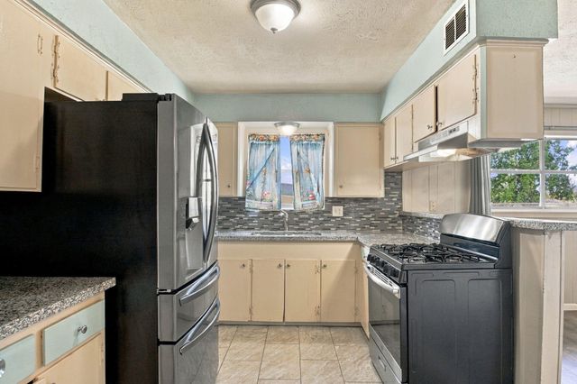 3002 Columbia Street, Baytown, TX 77521