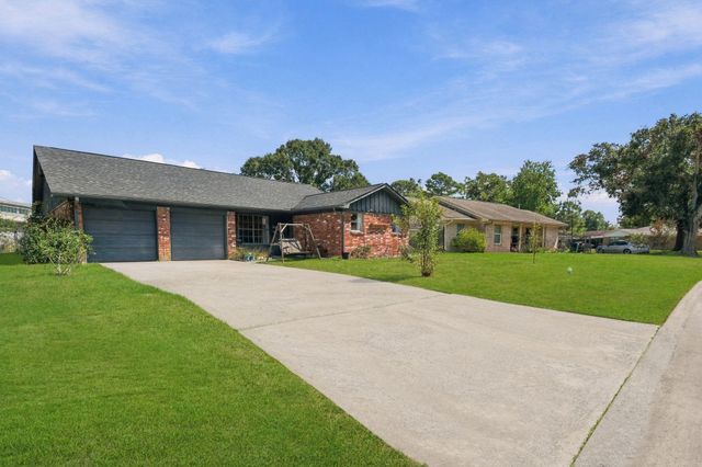 3002 Columbia Street, Baytown, TX 77521