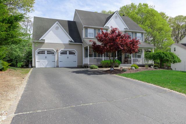 2 Crystal Court, Smithtown, NY 11787