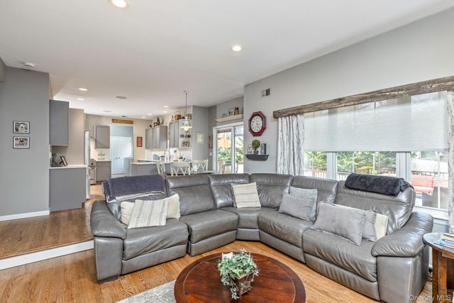 2 Crystal Court, Smithtown, NY 11787