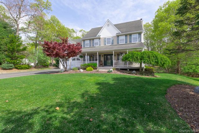 2 Crystal Court, Smithtown, NY 11787