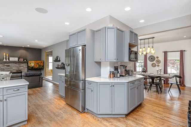 2 Crystal Court, Smithtown, NY 11787