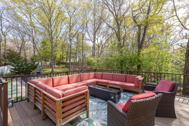 2 Crystal Court, Smithtown, NY 11787